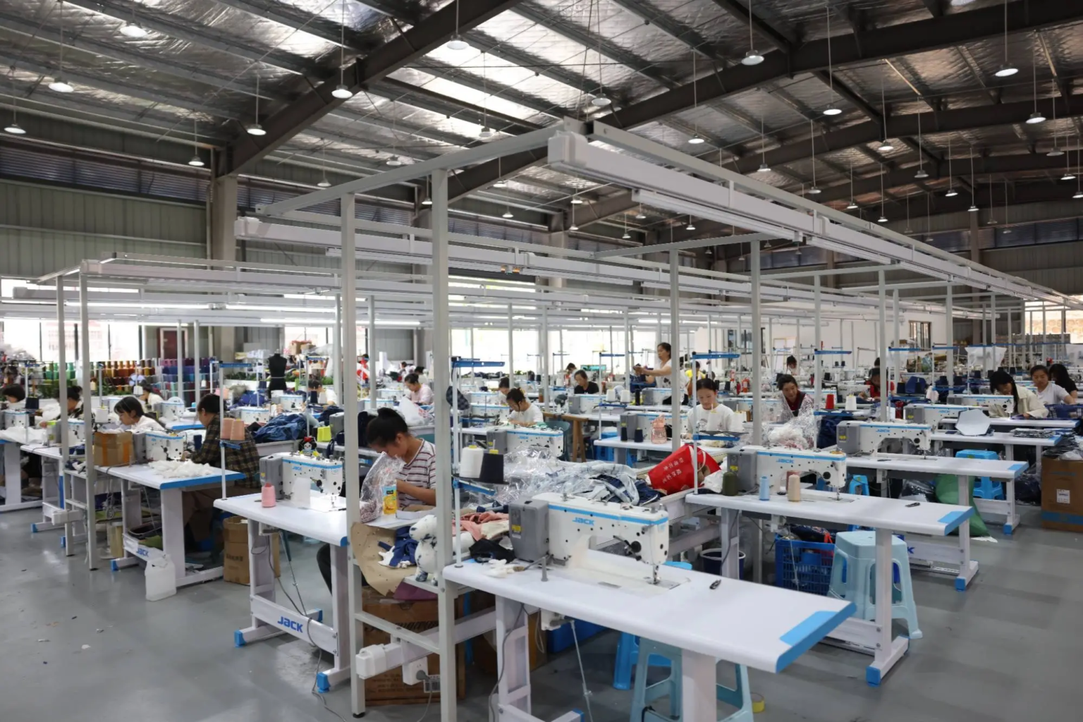 best clothing manufacturers in China for small orders – Guangzhou Guiping factory production floor